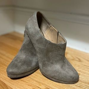 Merona tan beige suede size 6 pumps